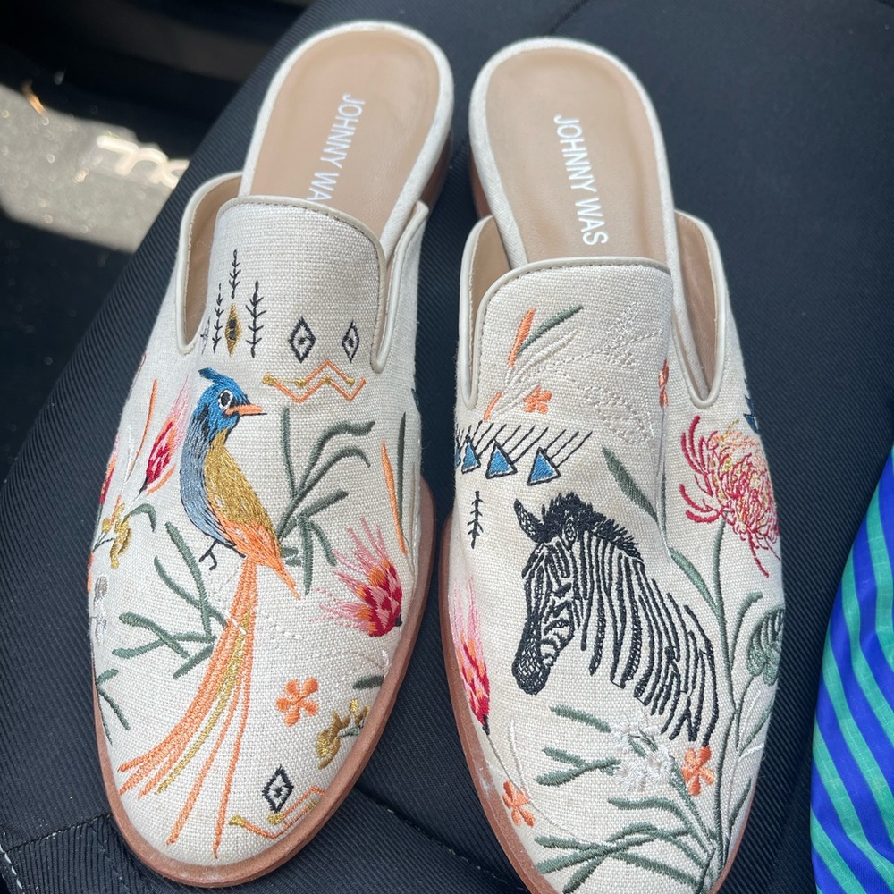 Johnny Was Cream Mules Artistic Design